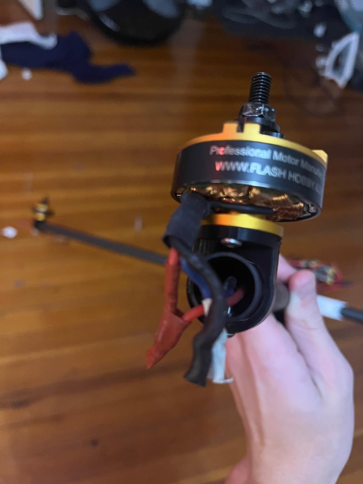 3D-printed motor mount with reinforcement features
